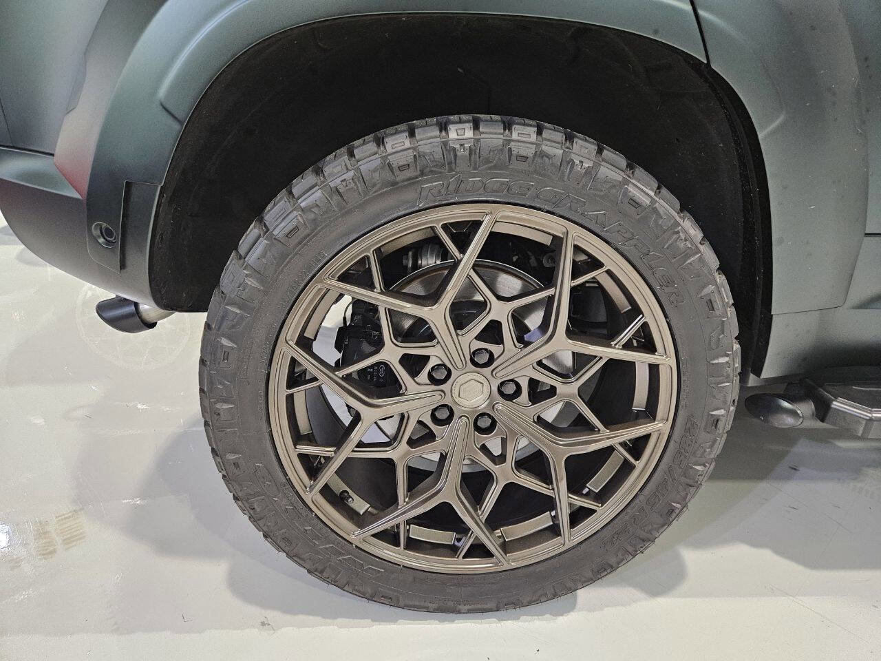 Used 2025 Land Rover Defender 110 V8 image 27