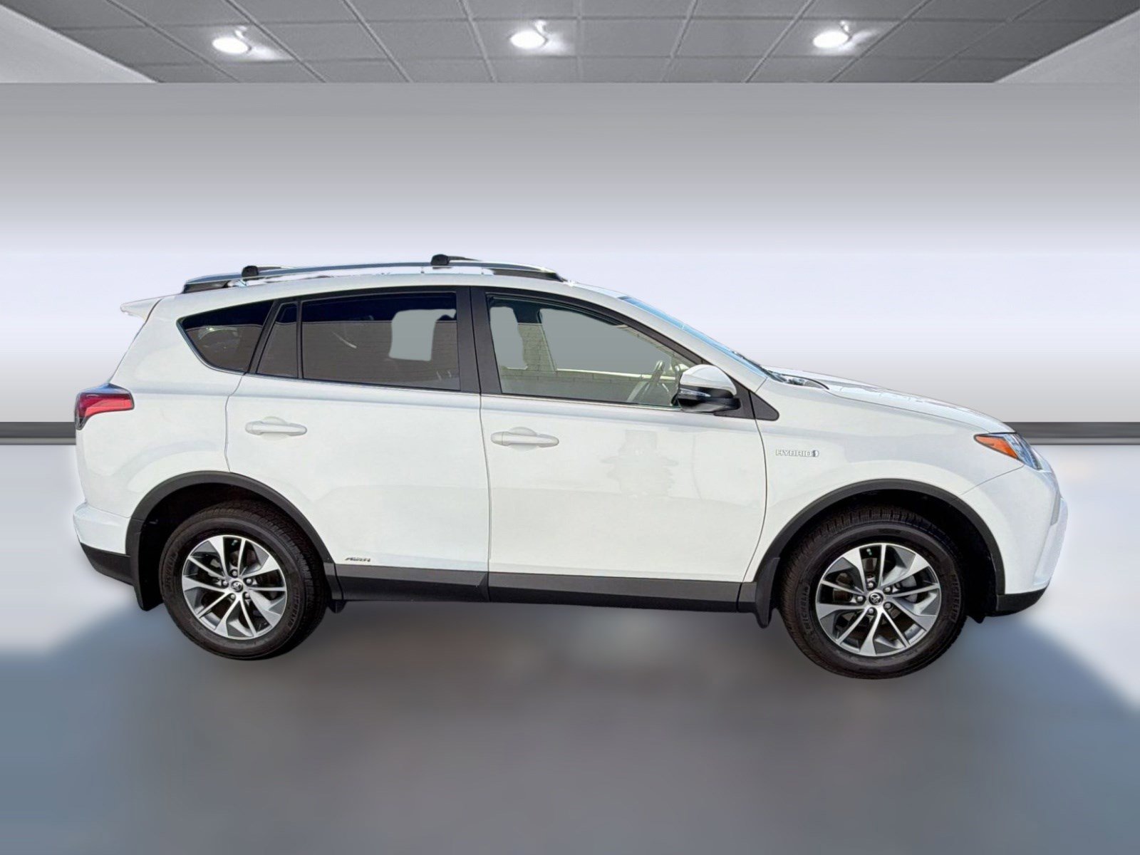 Used 2018 Toyota RAV4 XLE AWD/4WD image 8