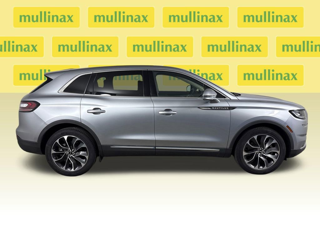 Used 2022 Lincoln Nautilus Reserve w/ Luxury Package FWD image 2