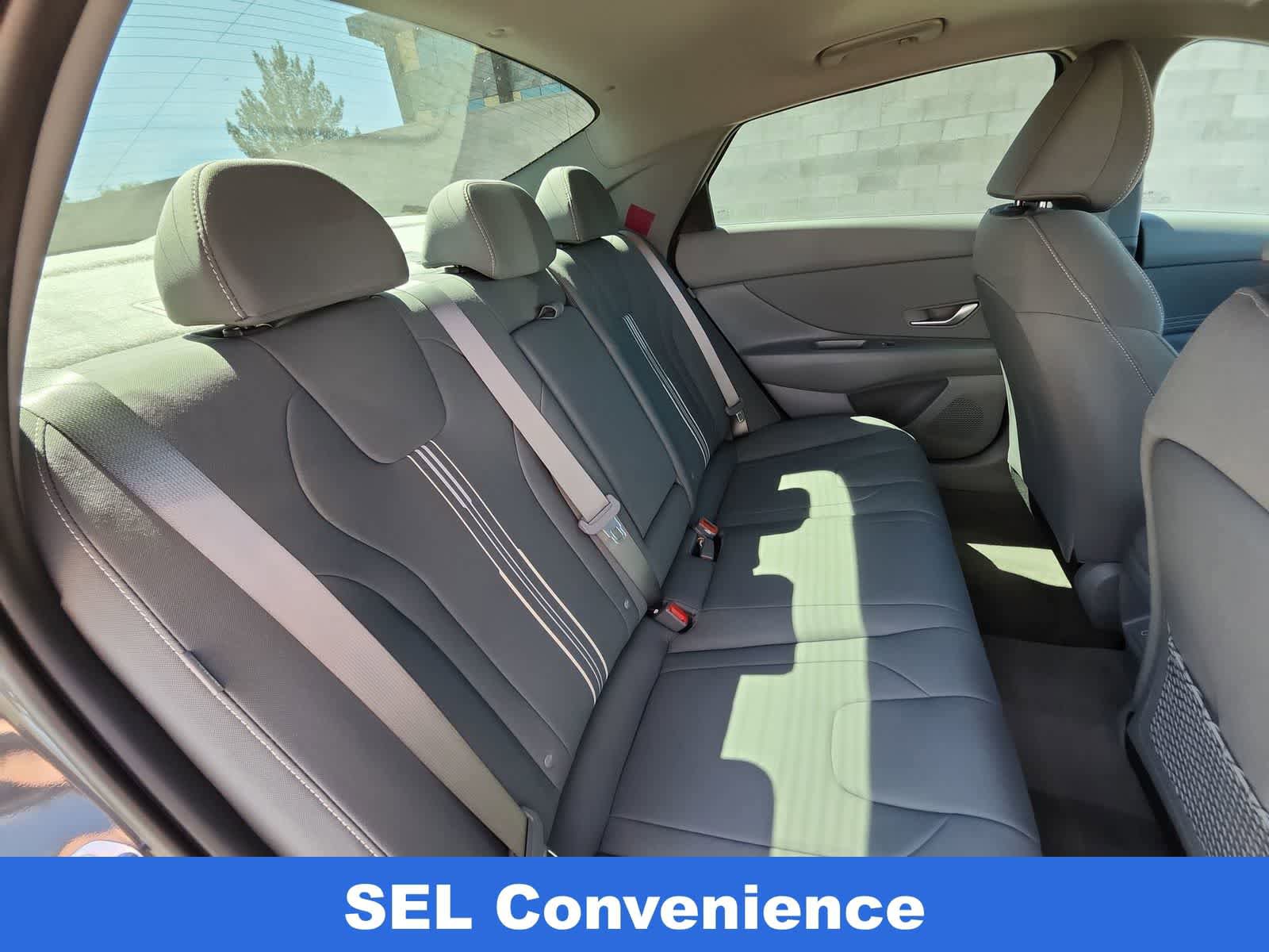 Certified 2025 Hyundai Elantra SEL FWD image 17