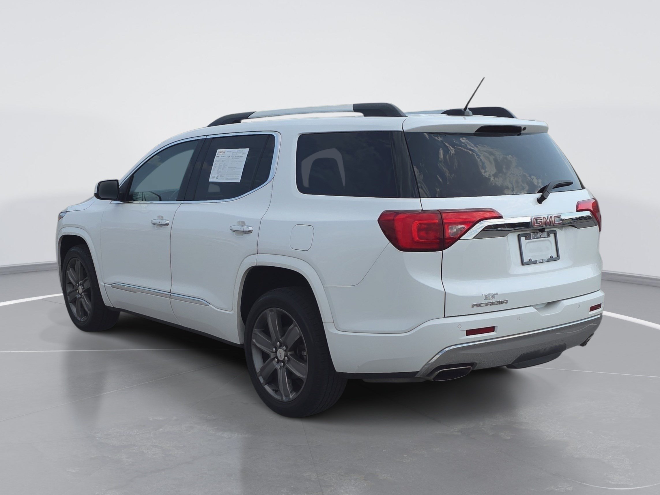 Used 2017 GMC Acadia Denali w/ Technology Package FWD image 5