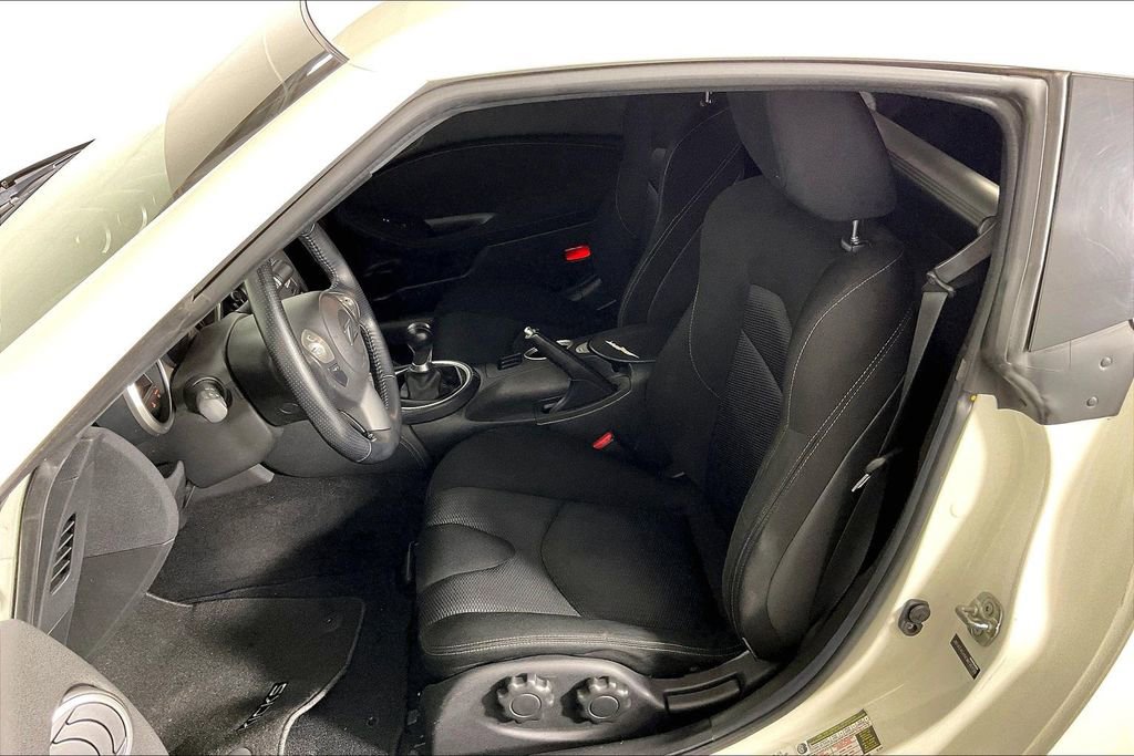 Used 2014 Nissan 370Z Coupe RWD image 32