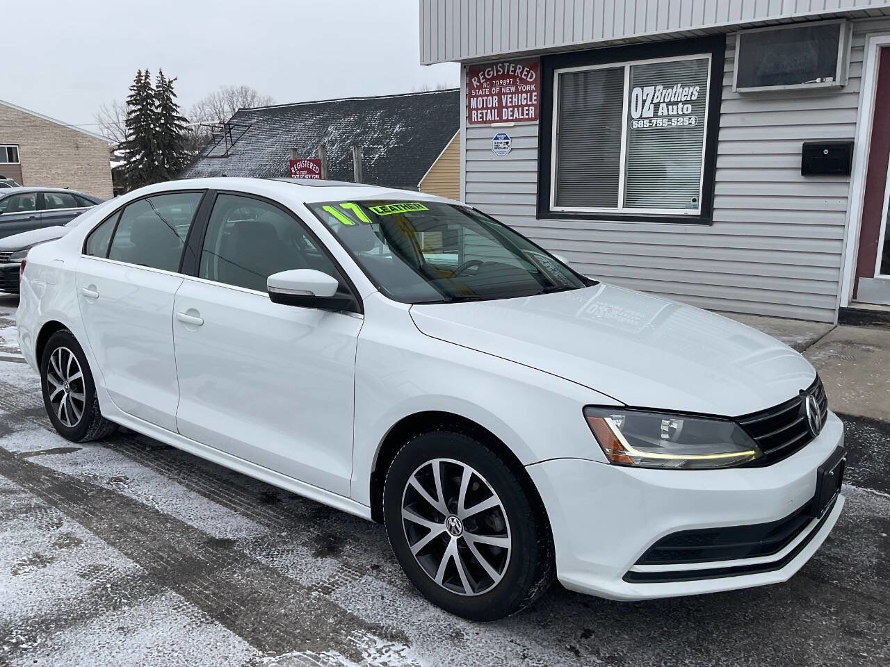 Used 2017 Volkswagen Jetta SE image 2