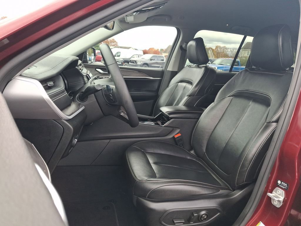 Used 2023 Jeep Grand Cherokee Limited image 10