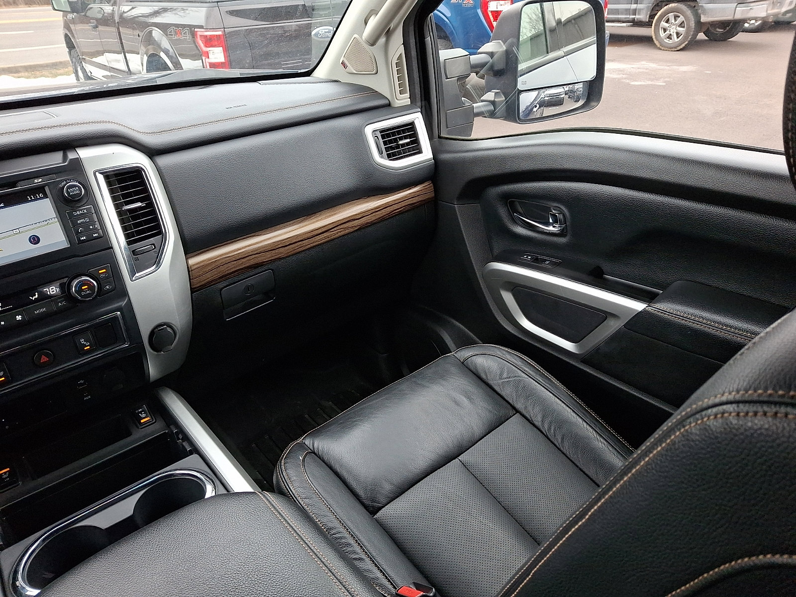 Used 2017 Nissan Titan SL image 16