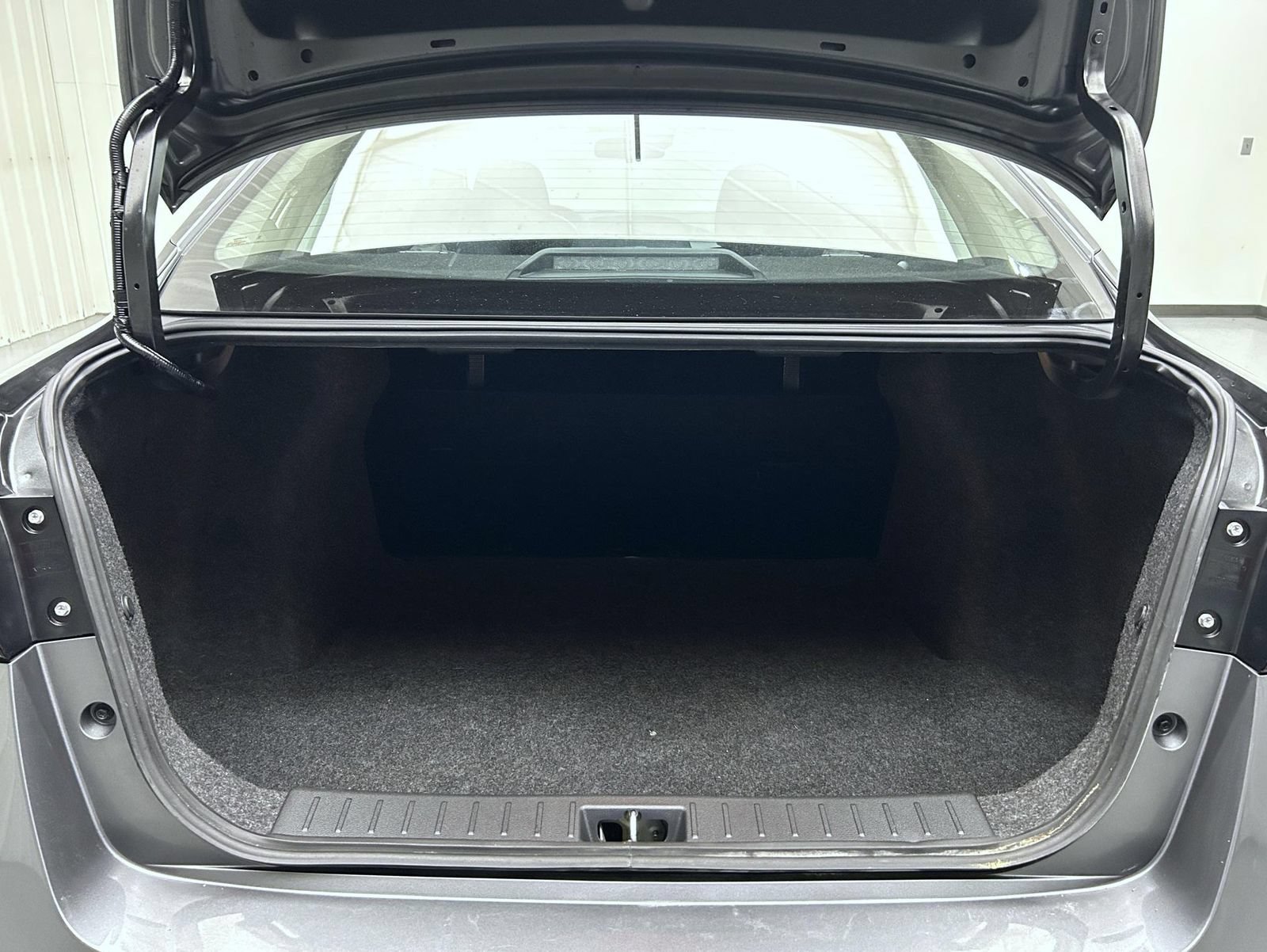 Used 2025 Nissan Versa S w/ Trunk Package FWD image 21