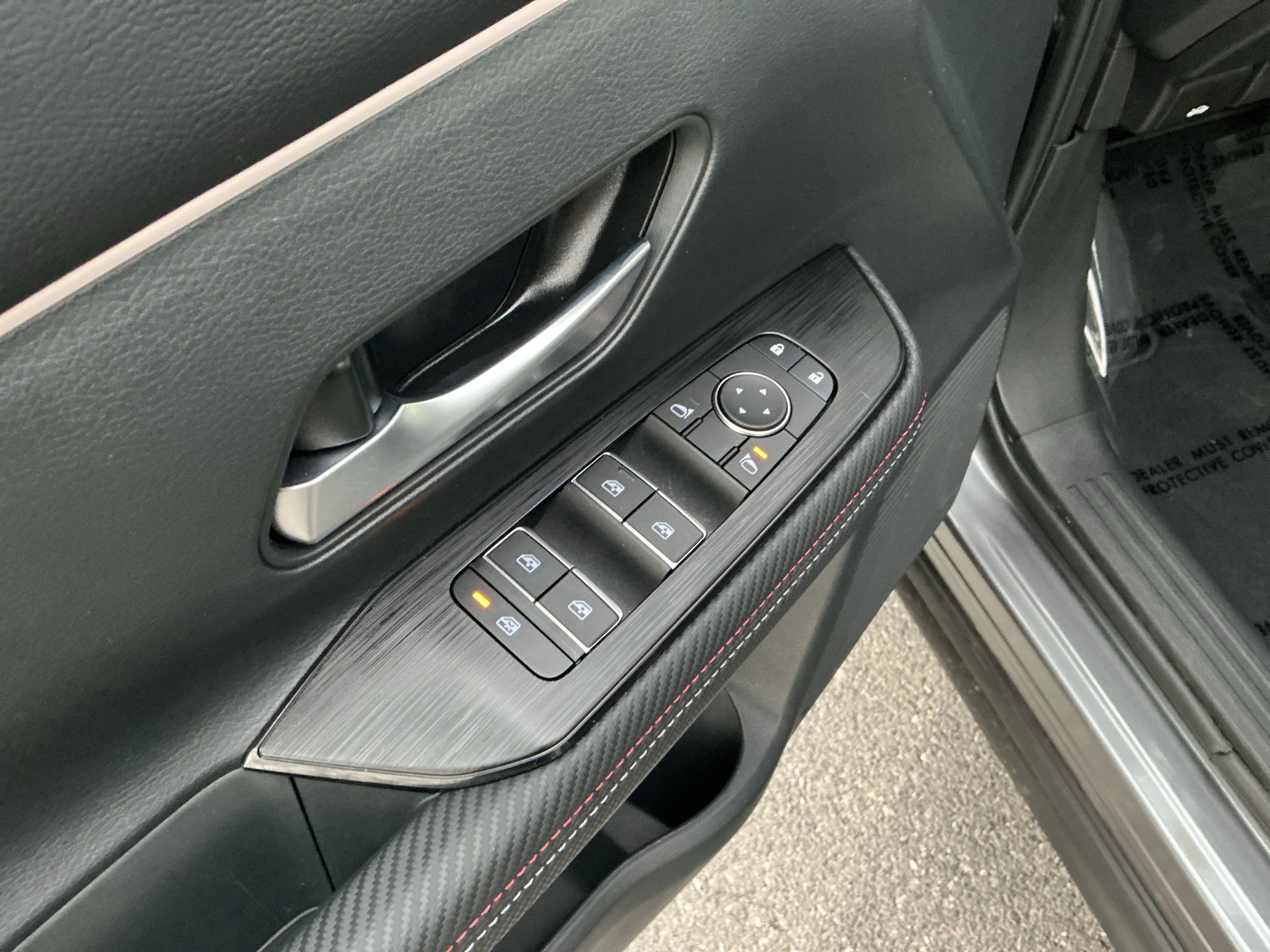 Used 2025 Nissan Kicks SR AWD/4WD image 19