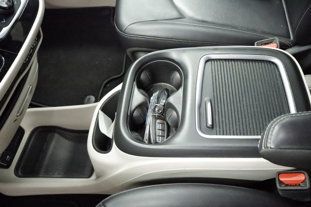 Certified 2024 Chrysler Pacifica Touring-L FWD image 31