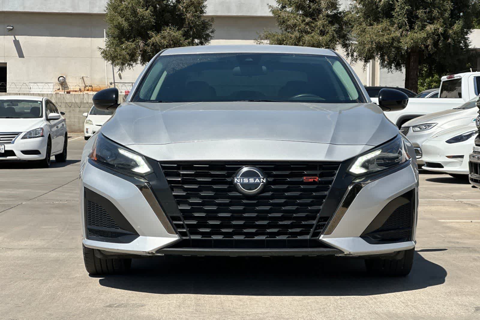 Used 2023 Nissan Altima 2.5 SR FWD image 11