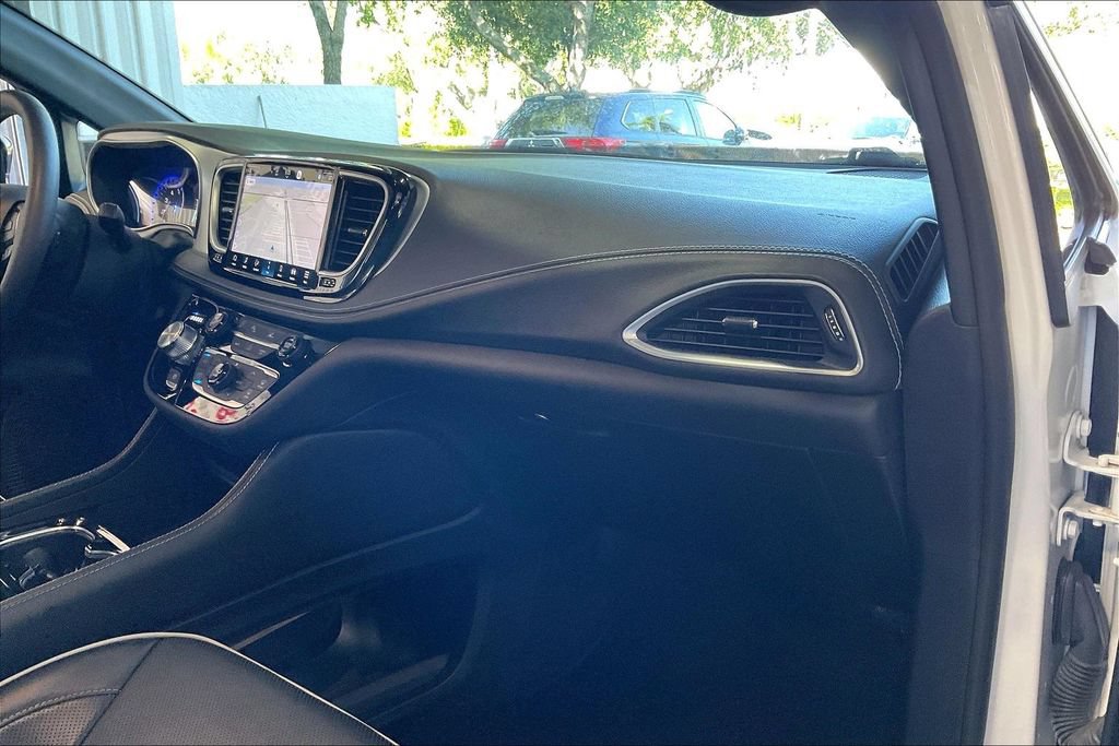 Used 2025 Chrysler Pacifica Limited FWD image 25