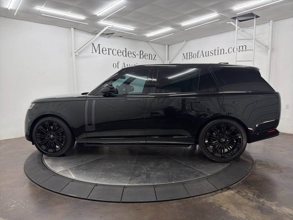 Used 2025 Land Rover Range Rover Long Wheelbase SE image 4