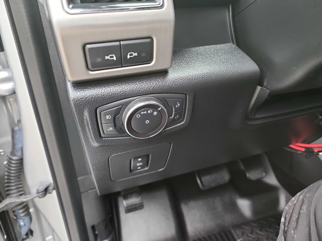 Used 2017 Ford F150 Platinum w/ Equipment Group 701A Luxury AWD/4WD image 26