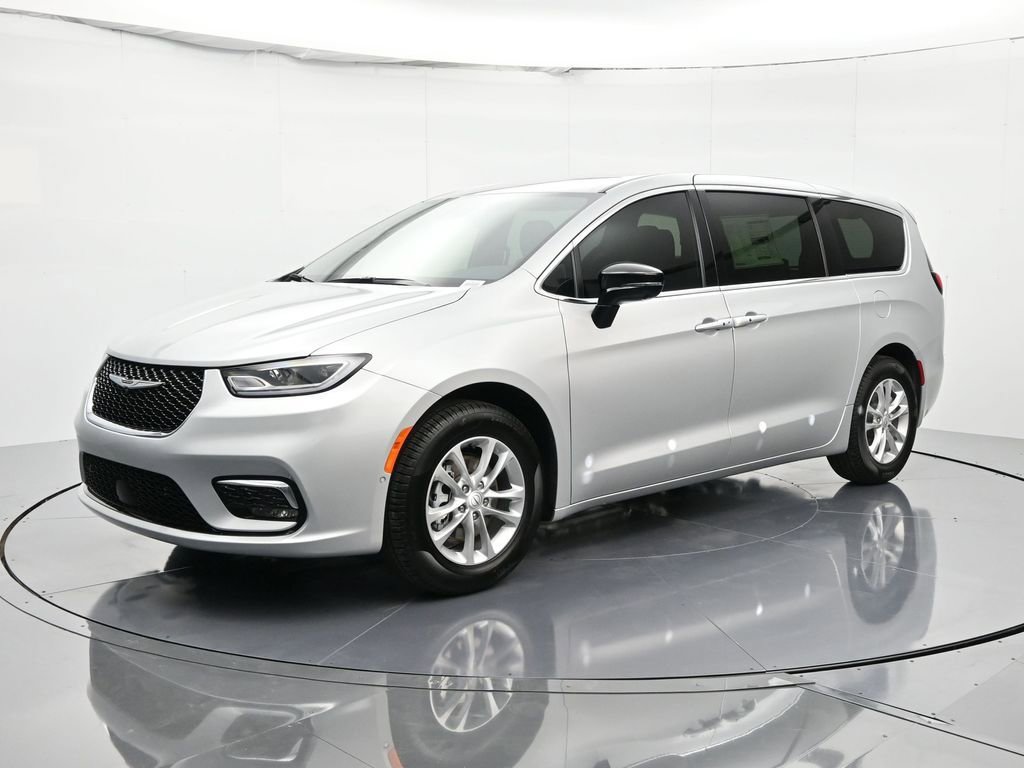New 2026 Chrysler Pacifica Select