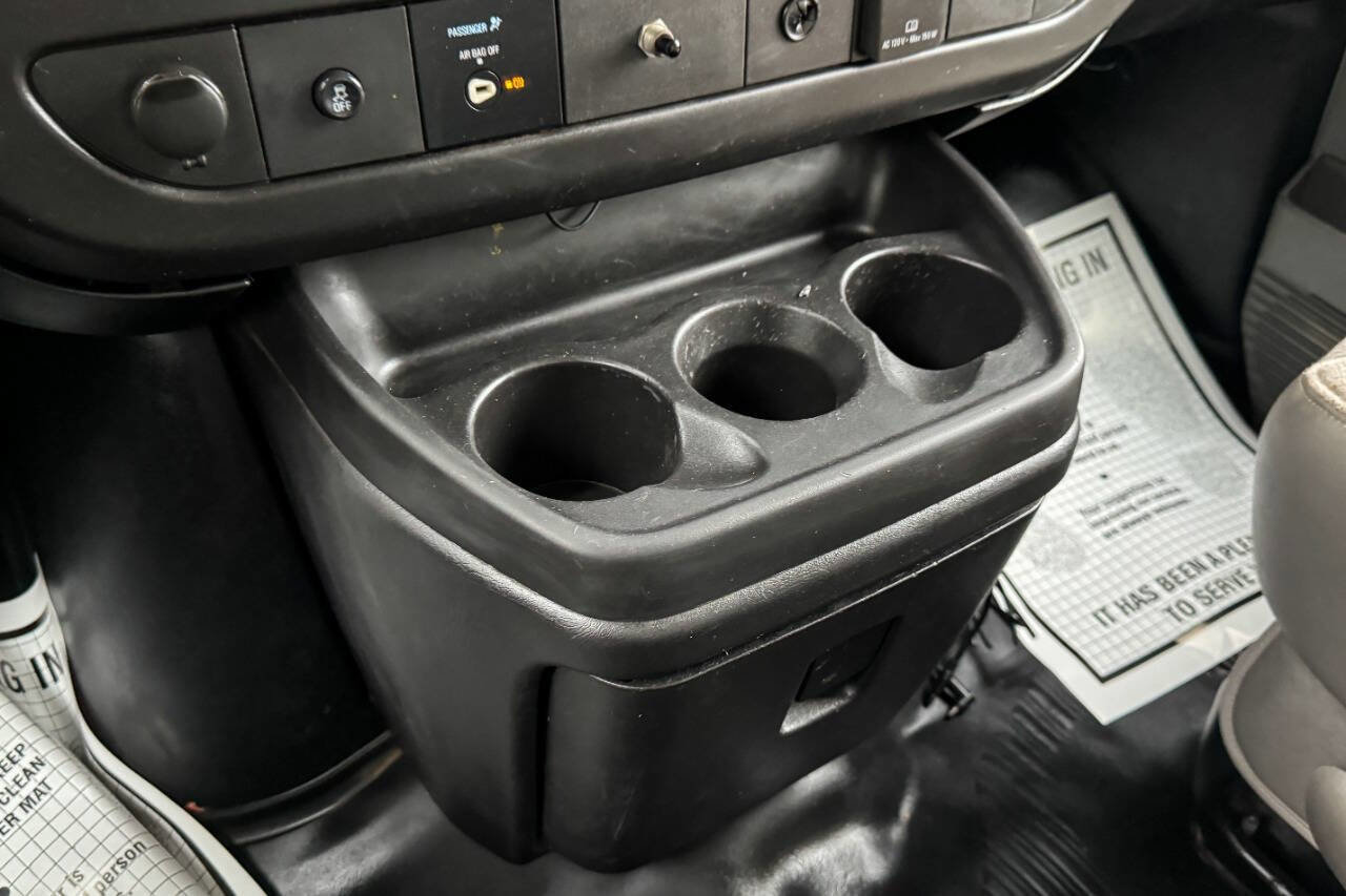 Used 2017 Chevrolet Express 2500 image 31