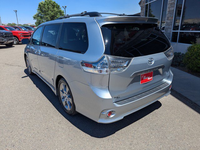 Used 2014 Toyota Sienna SE FWD image 3