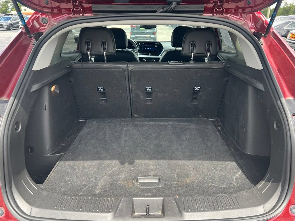 Used 2025 Chevrolet Trax LT FWD image 17