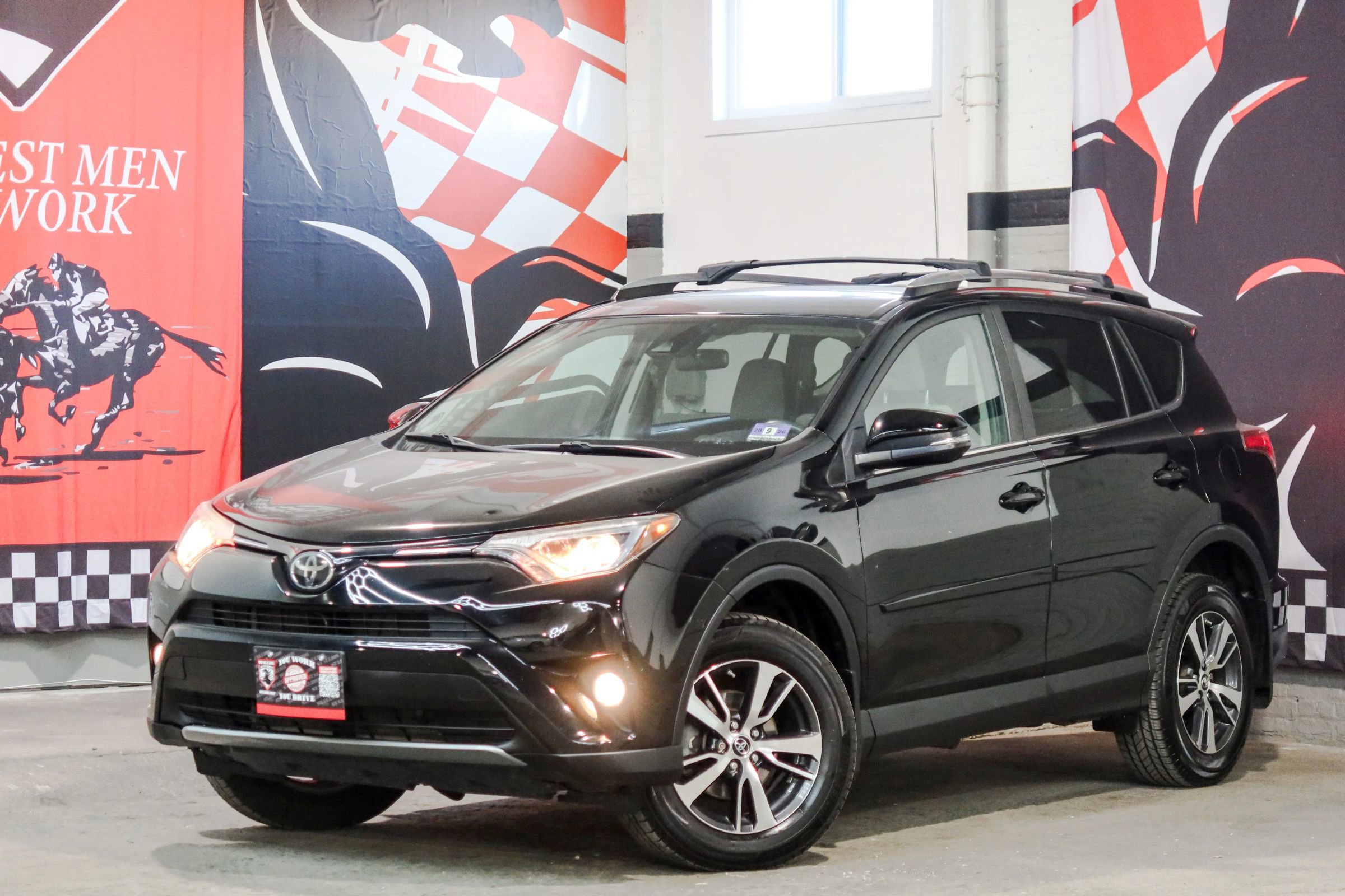 Used 2017 Toyota RAV4 XLE image 1
