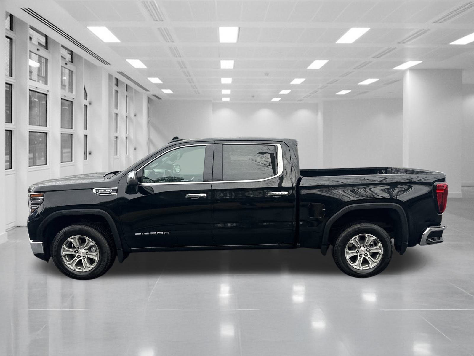 Certified 2025 GMC Sierra 1500 SLT image 8