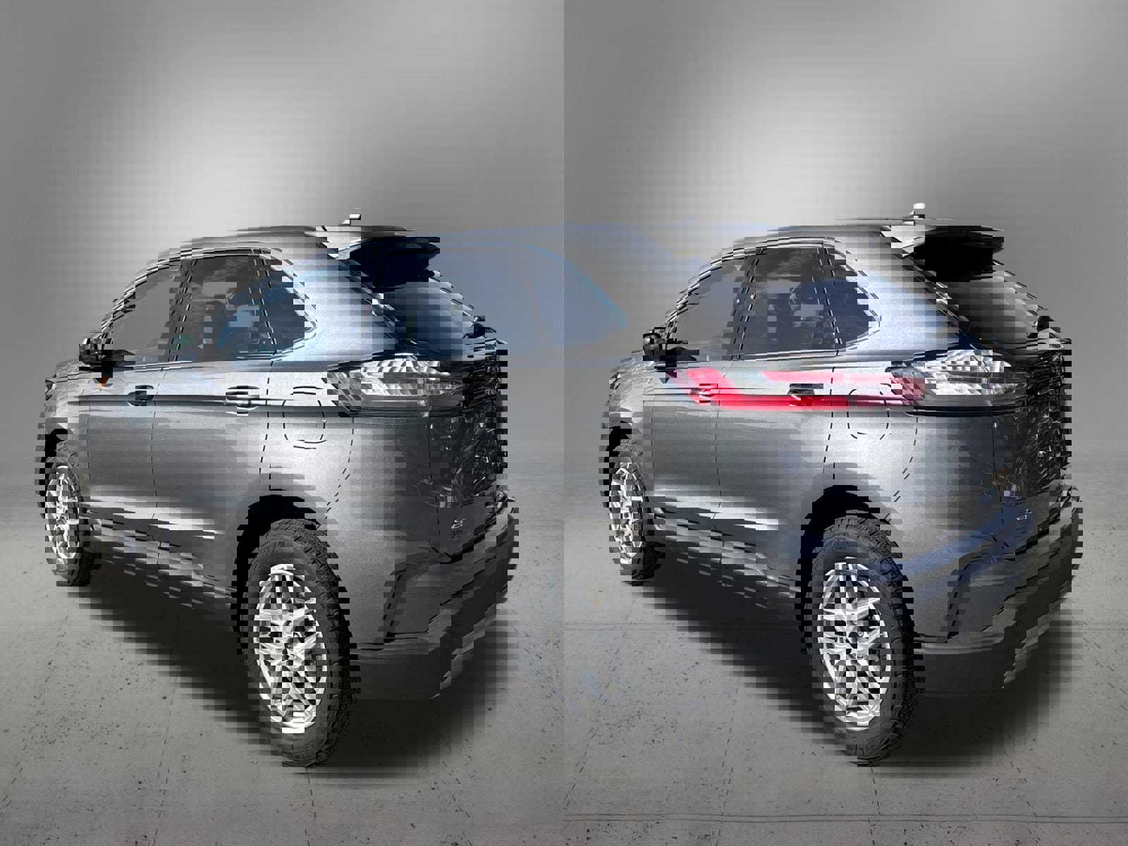 Used 2024 Ford Edge SEL image 3