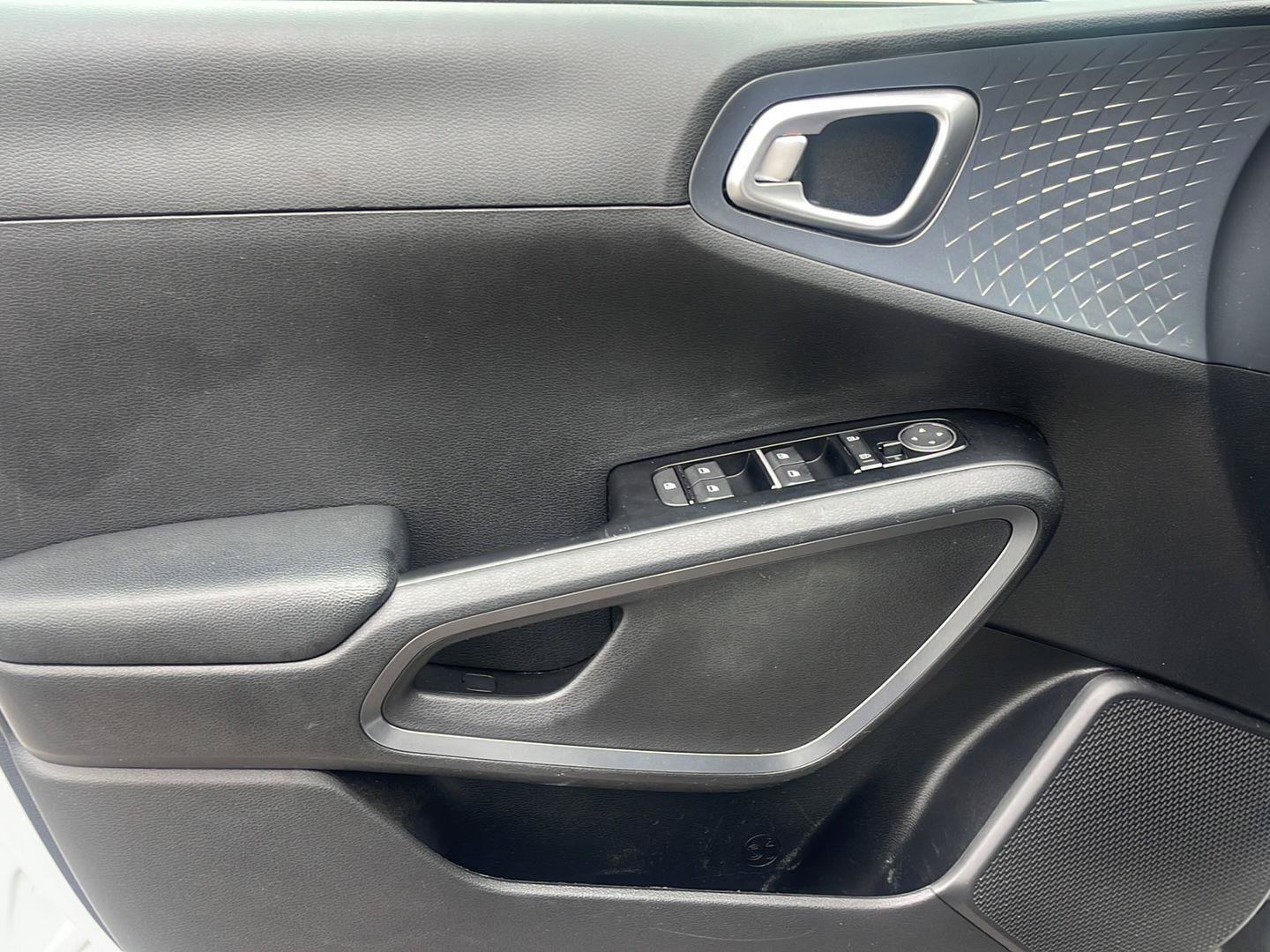 Used 2020 Kia Soul S FWD image 14