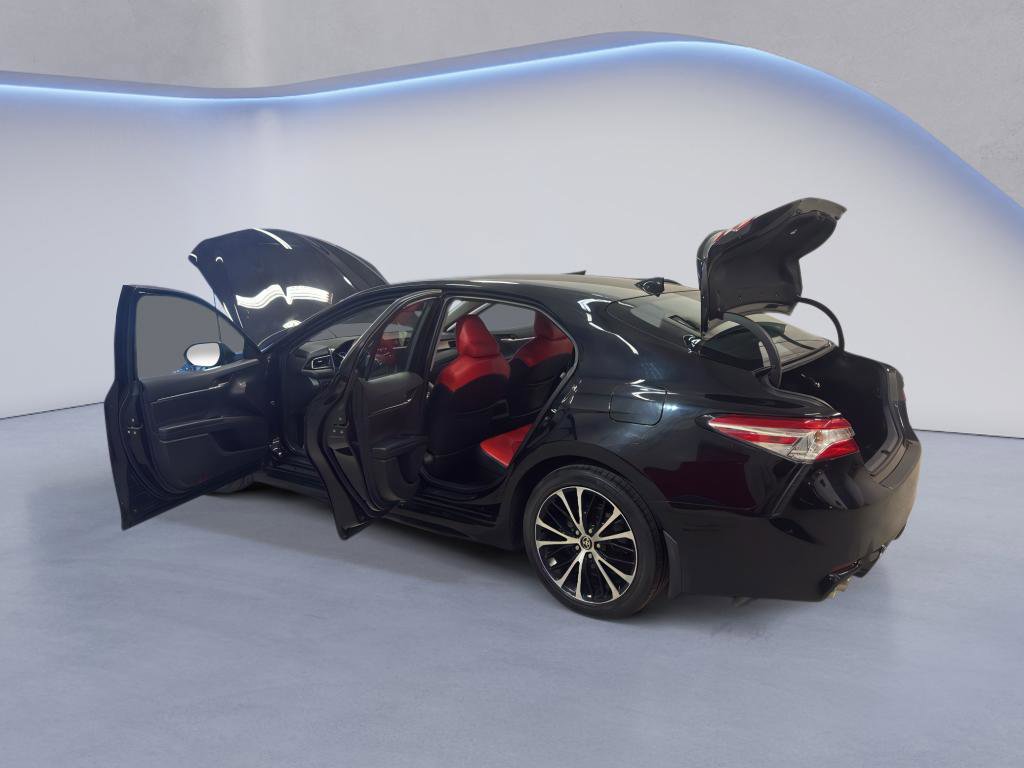 Used 2020 Toyota Camry SE w/ Sunroof Package image 11