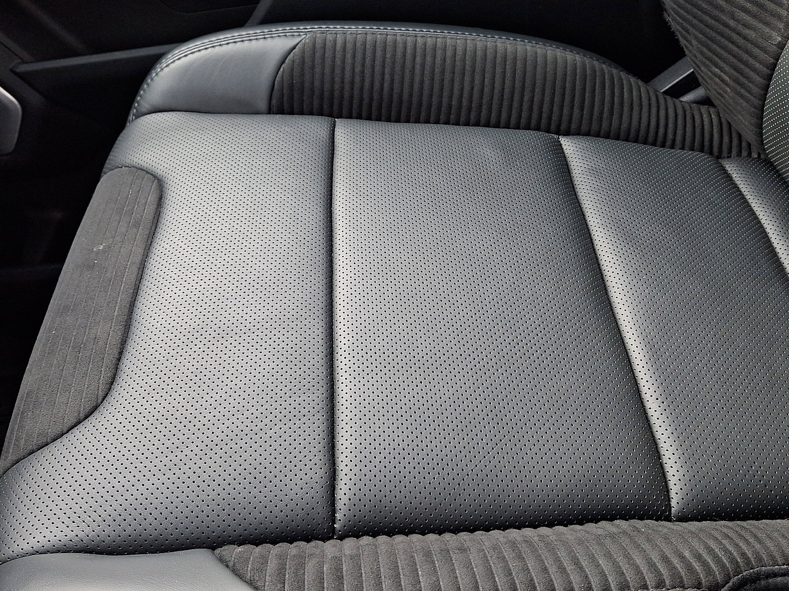 Certified 2021 Ford F150 Raptor w/ Equipment Group 801A High image 26