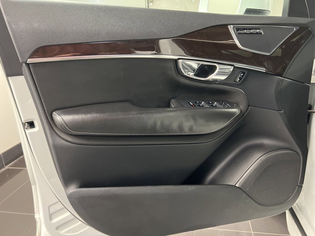 Used 2016 Volvo XC90 T6 Momentum w/ Momentum Plus Package image 25