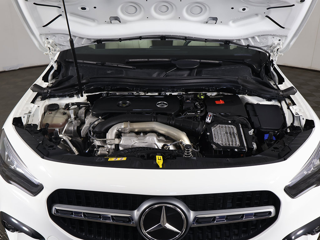 Used 2024 Mercedes-Benz GLA 250 4MATIC w/ Winter Heating Package image 17