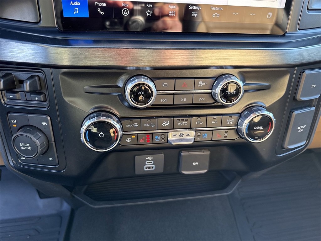 Used 2025 Ford F250 Lariat w/ Black Appearance Package image 30