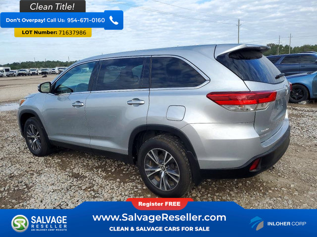 Used 2019 Toyota Highlander LE AWD/4WD image 3