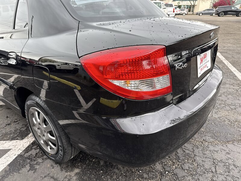 Used 2005 Kia Rio Sedan image 7