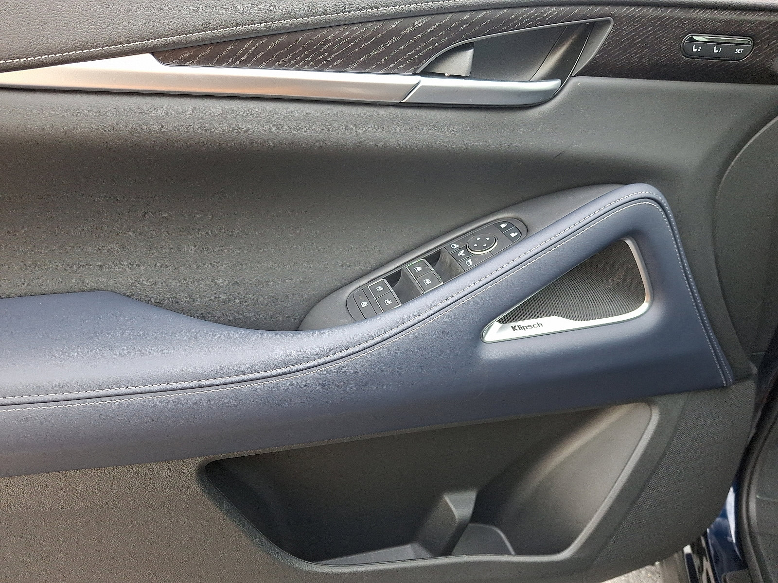 New 2026 INFINITI QX60 Sport w/ Dark Cargo Package image 8