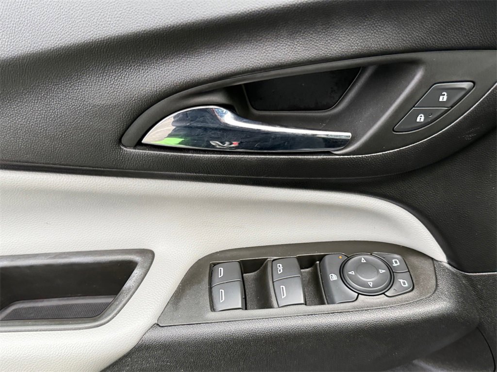 Used 2023 Chevrolet Equinox LS image 11
