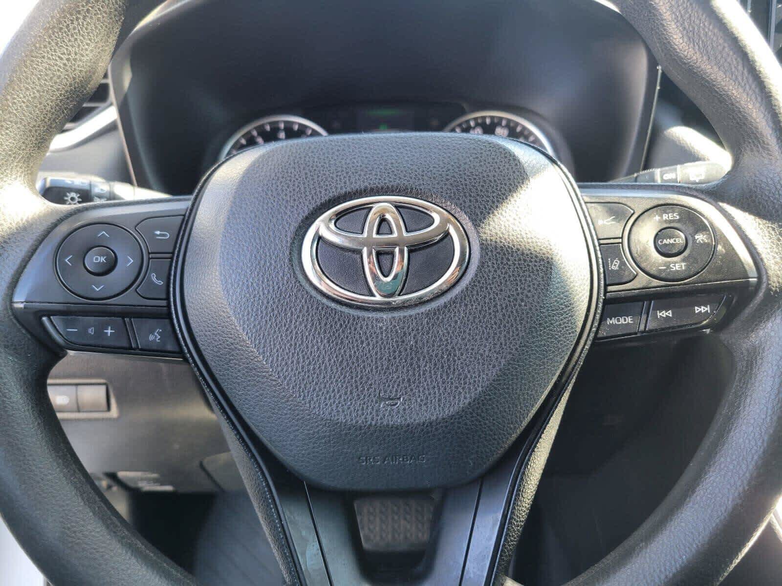 Used 2021 Toyota RAV4 XLE w/ Carpet Mat Package (TMS) FWD image 22