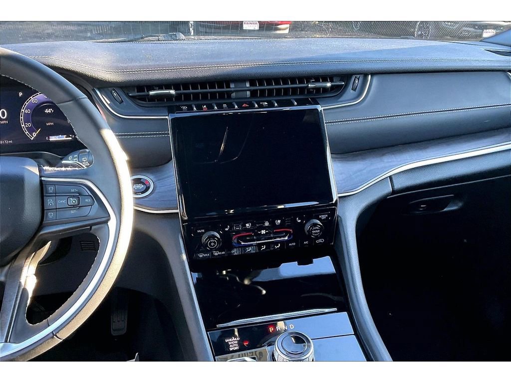 Used 2024 Jeep Grand Cherokee L Limited w/ Luxury Tech Group II image 6