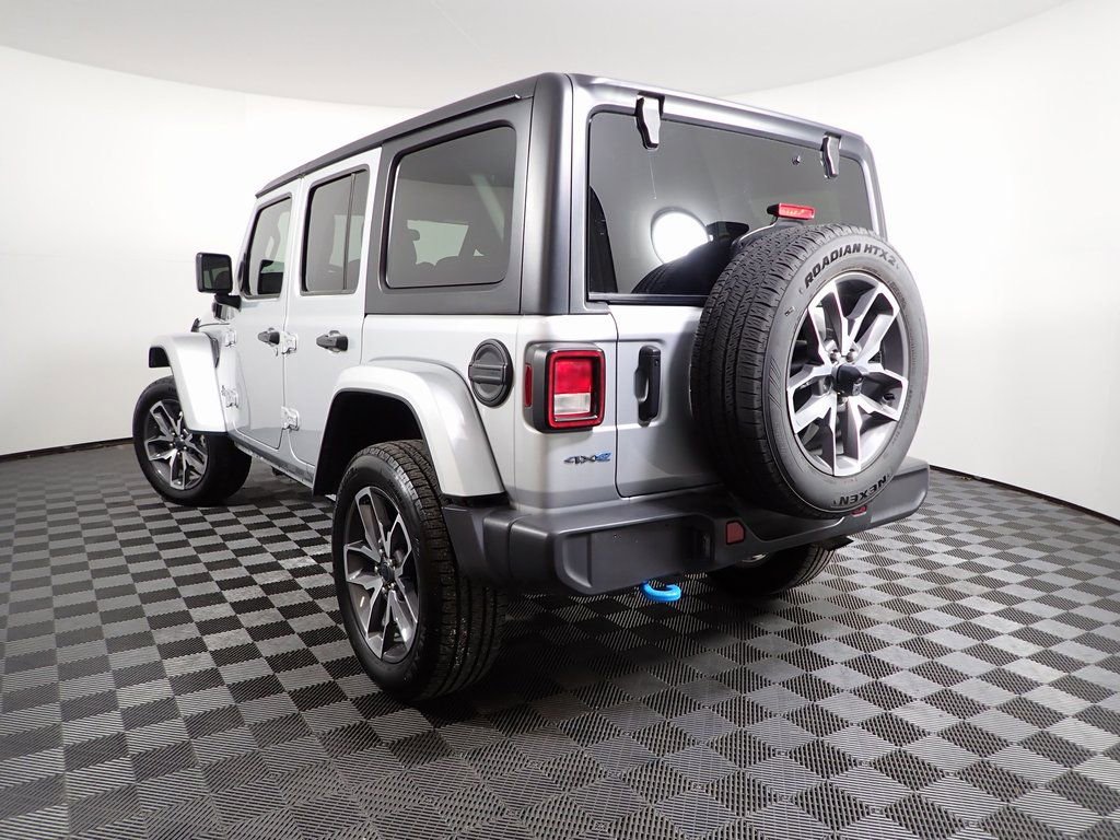 Used 2024 Jeep Wrangler Unlimited w/ Convenience Group image 11