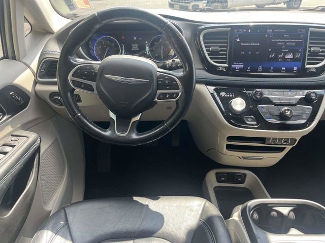 Used 2021 Chrysler Pacifica Touring-L FWD image 15