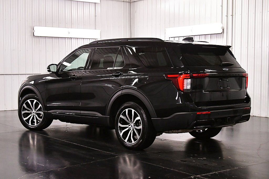 Used 2025 Ford Explorer ST-Line image 5