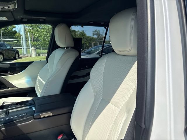 Used 2022 Lexus LX 600 4WD w/ Accessory Package (Z1) image 2