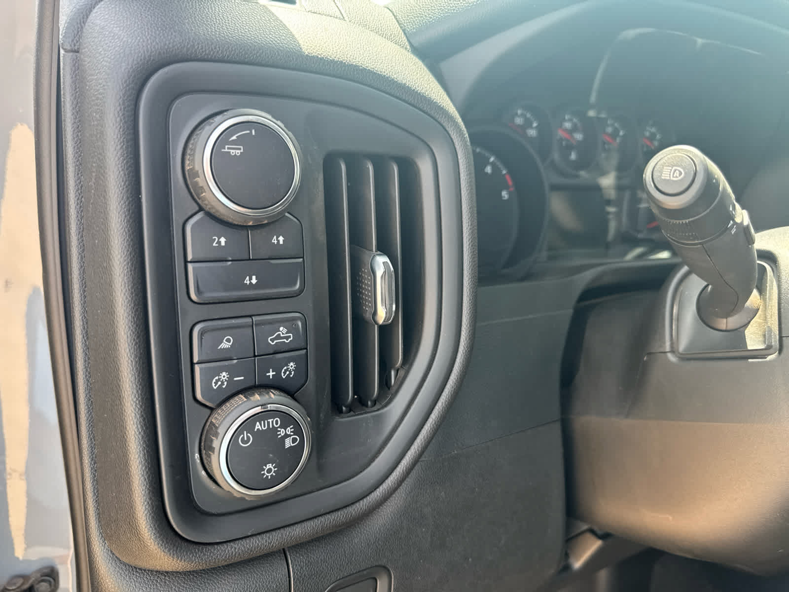 Used 2024 Chevrolet Silverado 2500 Custom w/ Custom Value Package AWD/4WD image 15
