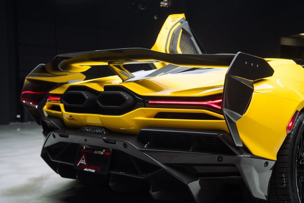 Used 2024 Lamborghini Revuelto AWD/4WD image 23