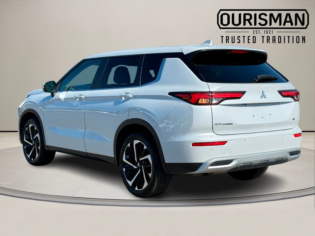 Used 2024 Mitsubishi Outlander SE image 4