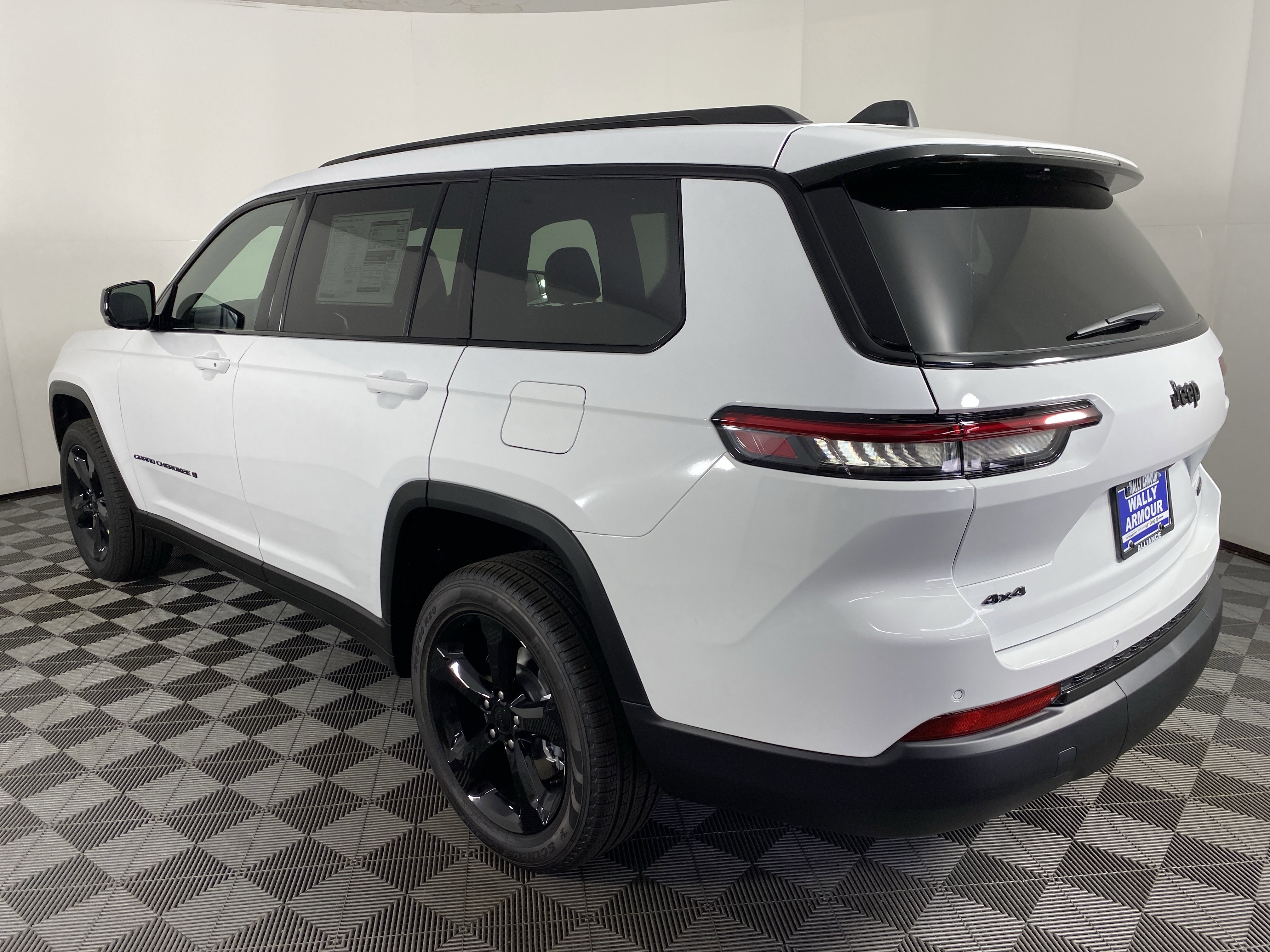 New 2025 Jeep Grand Cherokee L Limited w/ Black Appearance Package image 10