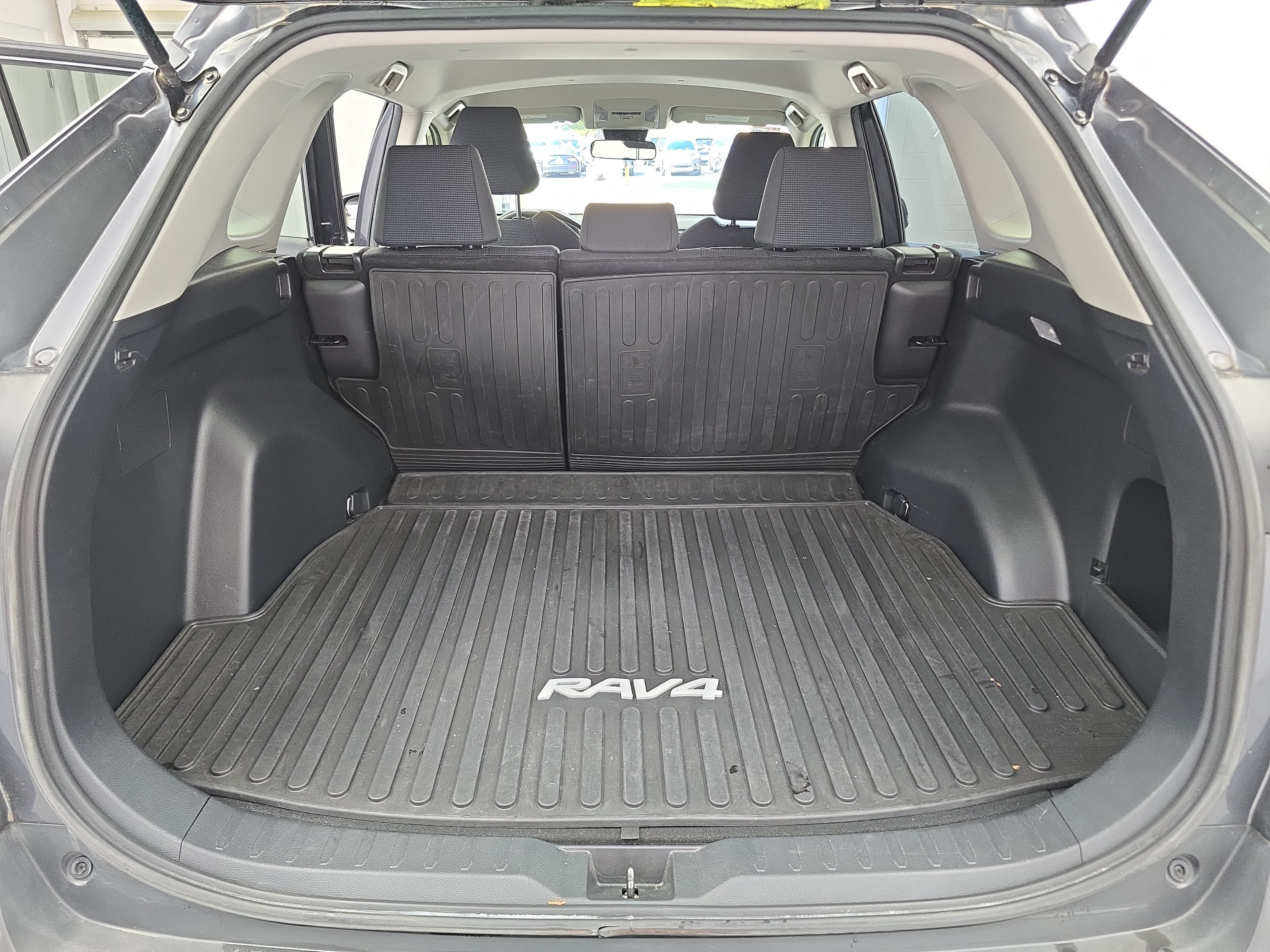 Used 2019 Toyota RAV4 LE FWD image 12