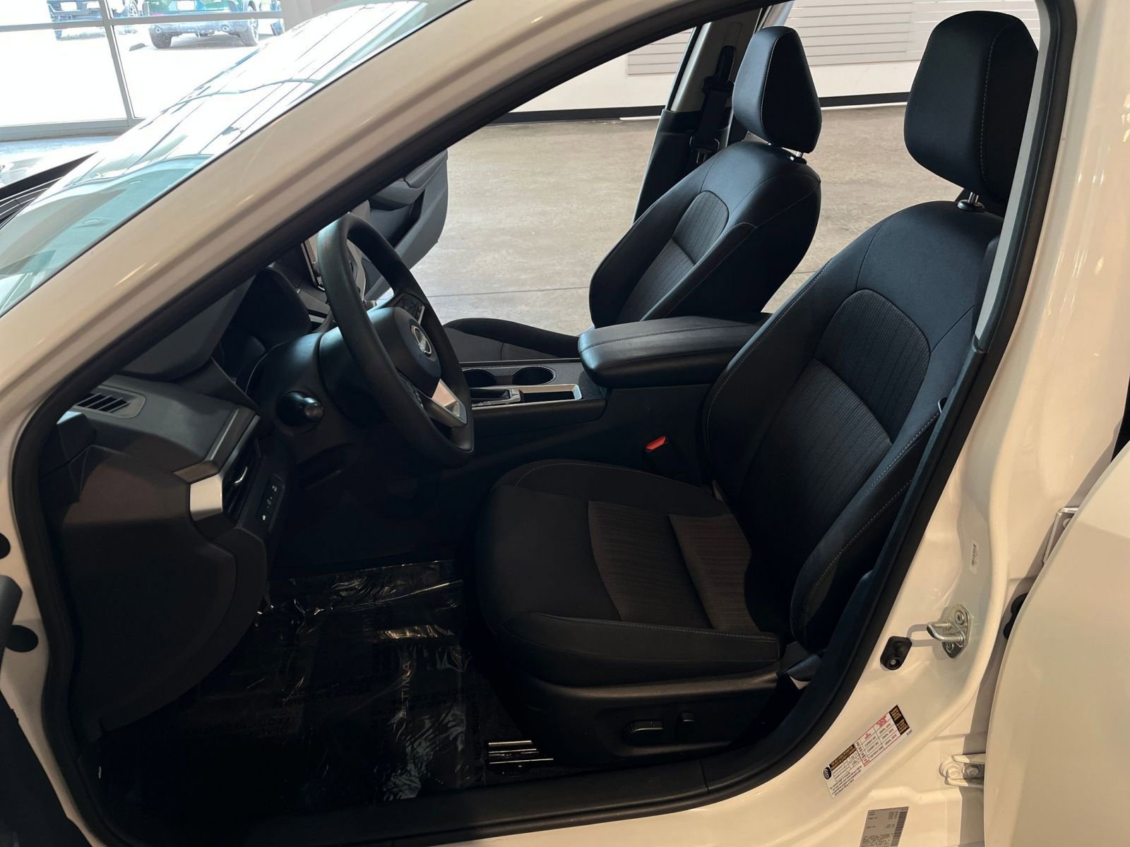 Used 2025 Nissan Altima 2.5 SV FWD image 25