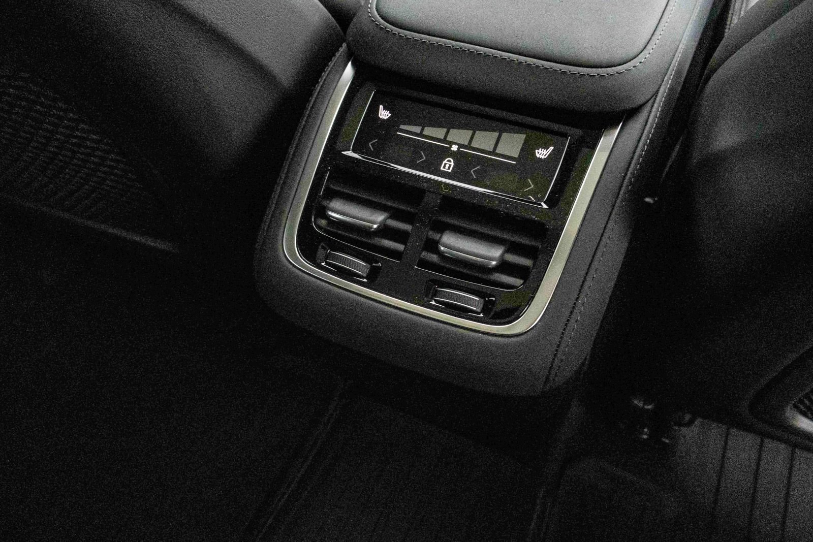 New 2026 Volvo XC90 B6 Ultra w/ Lounge Package AWD/4WD image 21