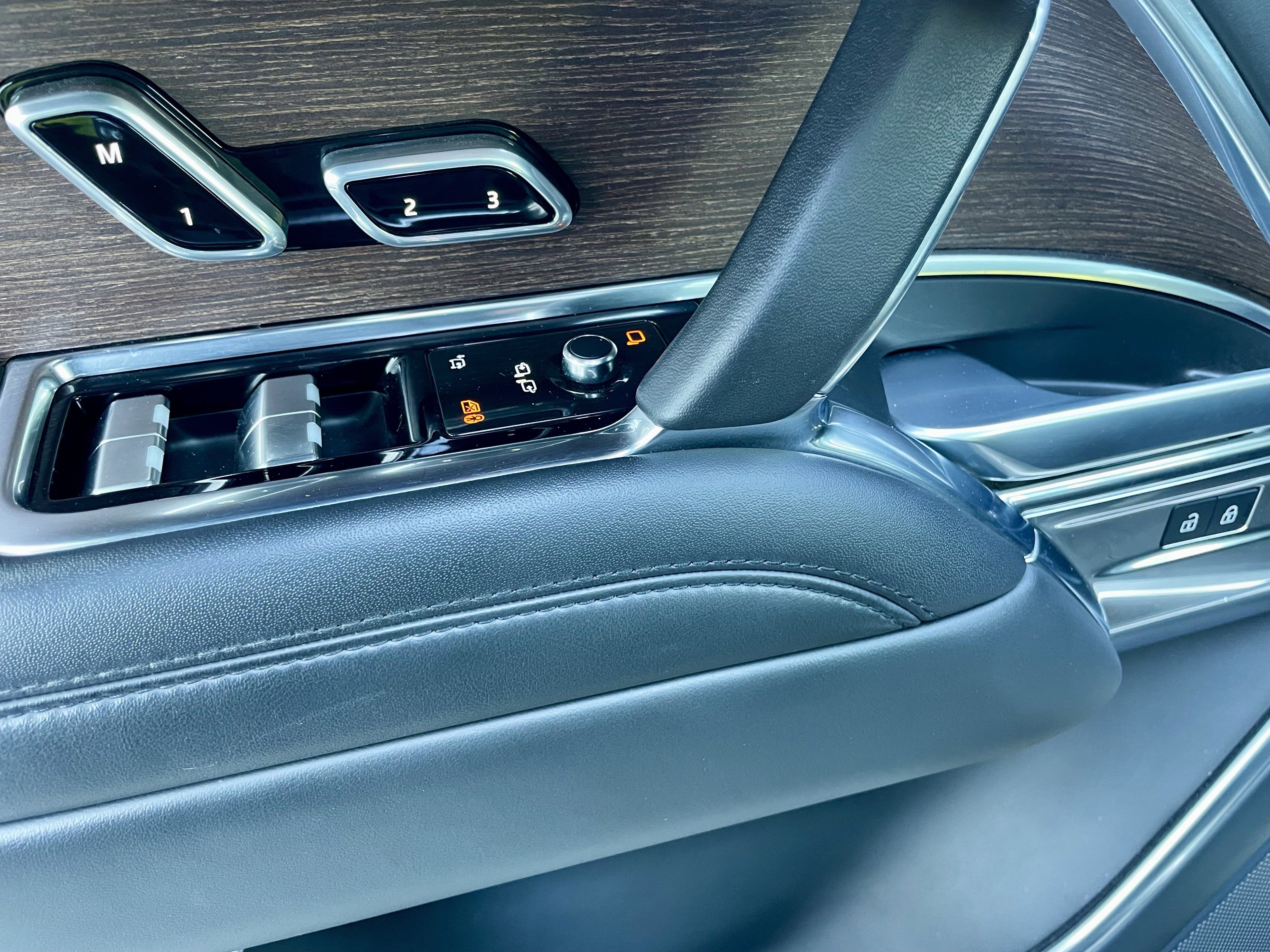 Used 2023 Land Rover Range Rover SE image 11