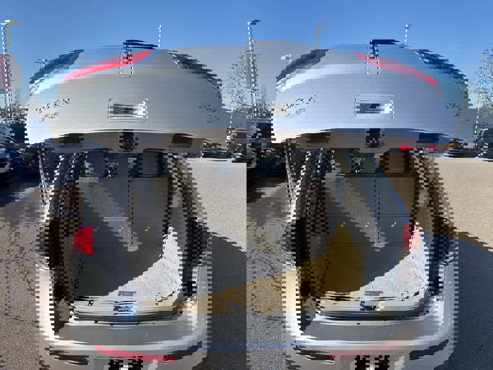 Used 2011 Lincoln MKX AWD image 21