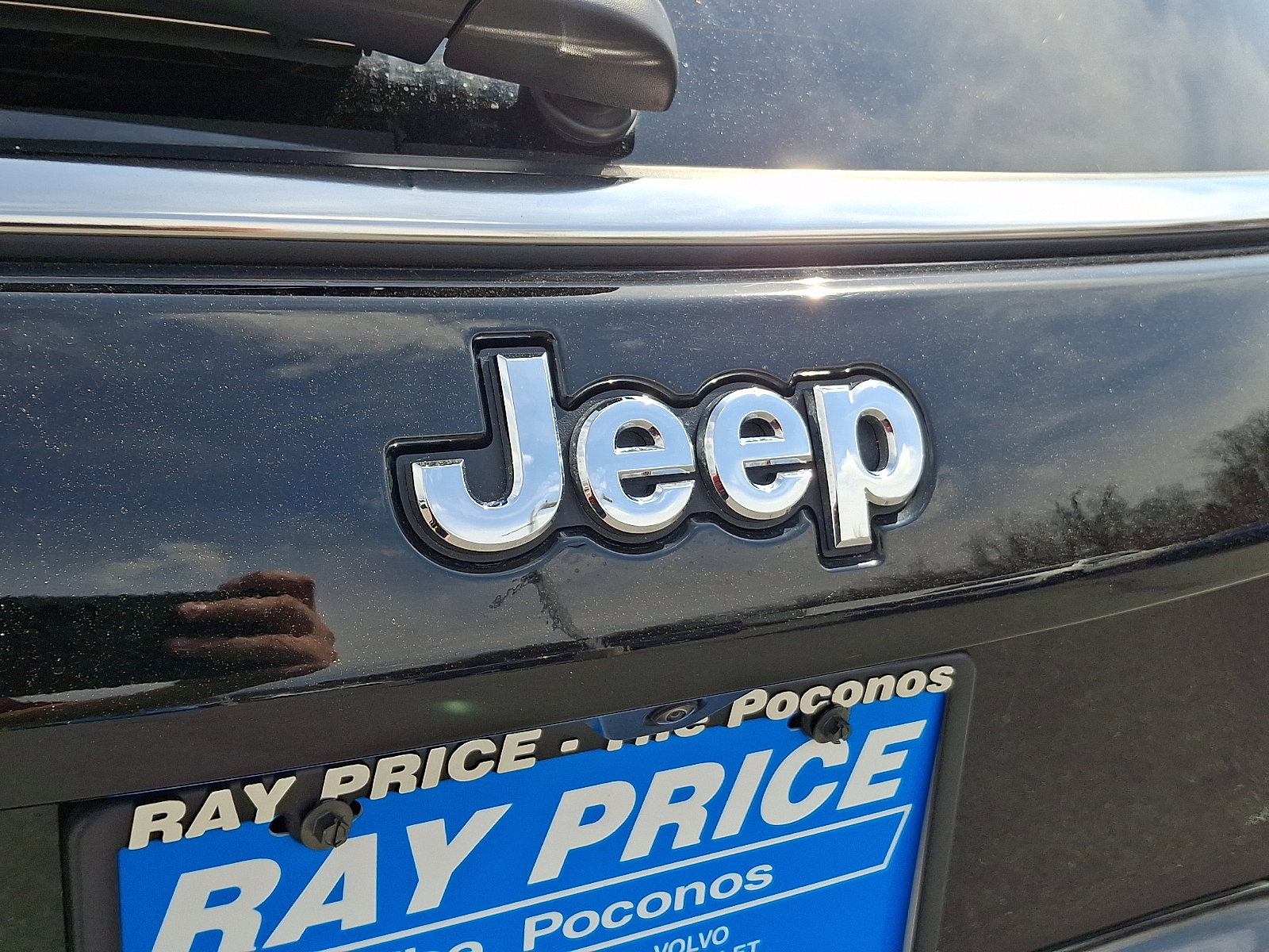 Used 2024 Jeep Compass Latitude w/ Sun and Sound Group image 28