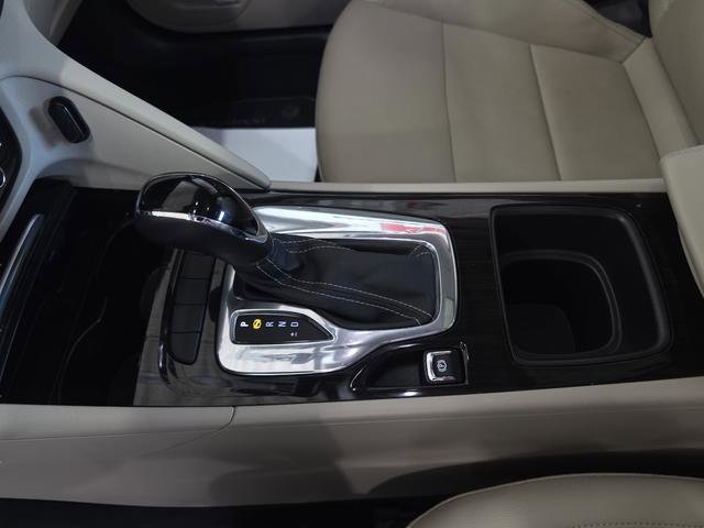 Used 2019 Buick Regal Essence w/ Driver Confidence Package I image 22